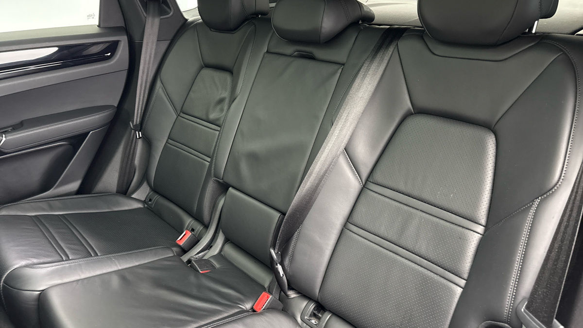 Porsche Cayenne Image 8