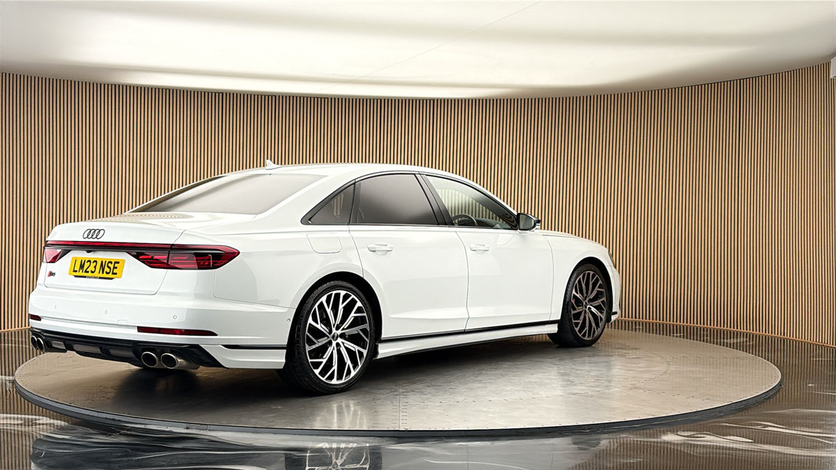 Audi S8 Image 21