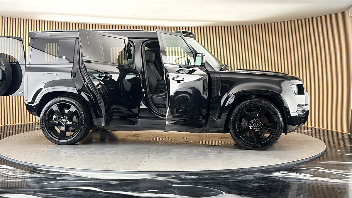 More views of Land Rover Defender 110