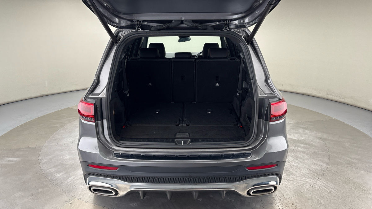 Mercedes-Benz GLB Image 11