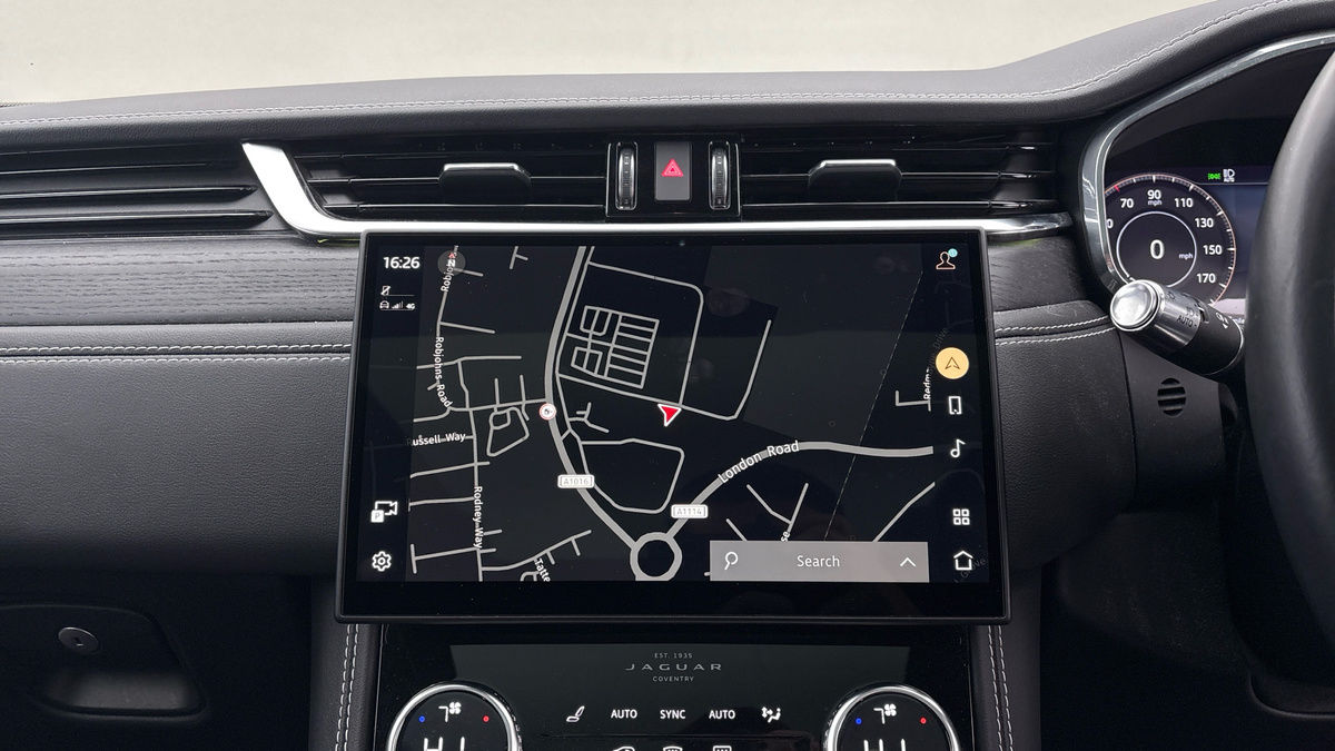 Jaguar F-PACE Image 17