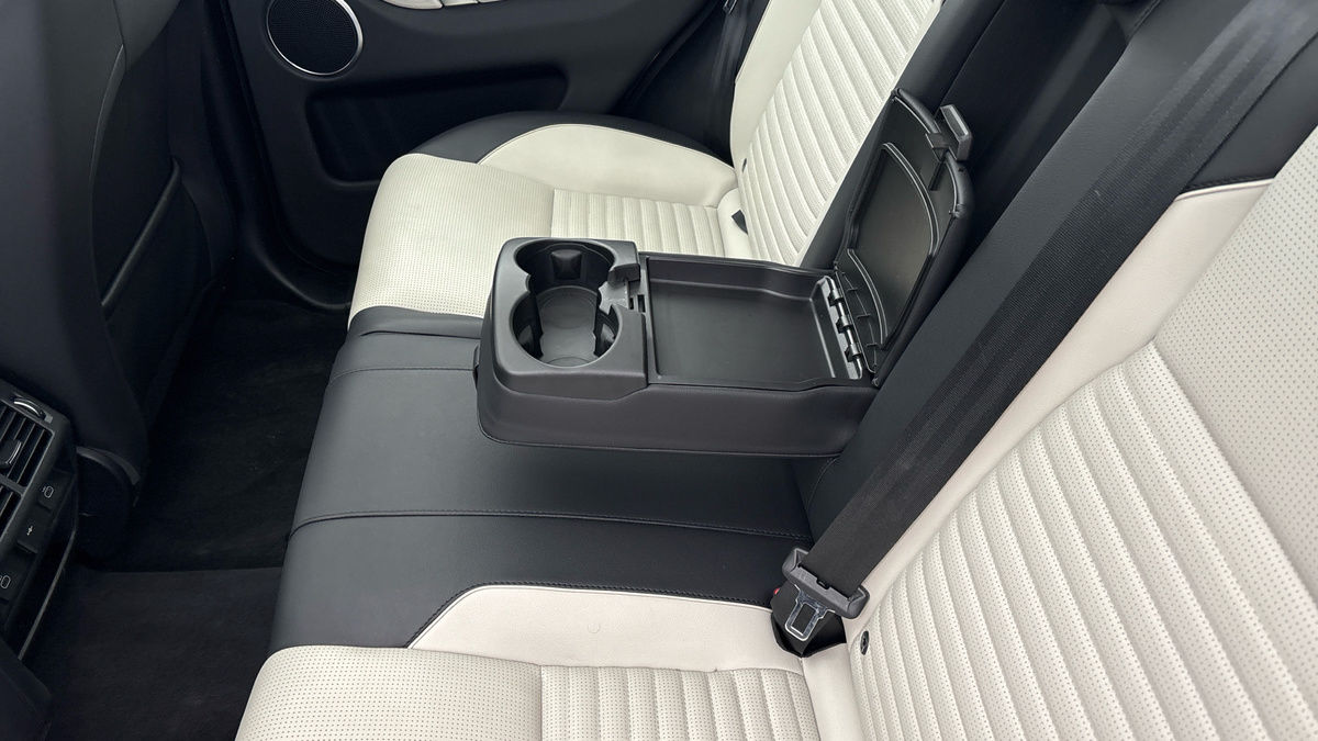 Land Rover Discovery Sport Image 9