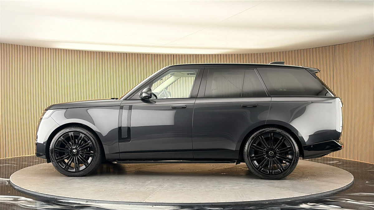 More views of Land Rover Range Rover