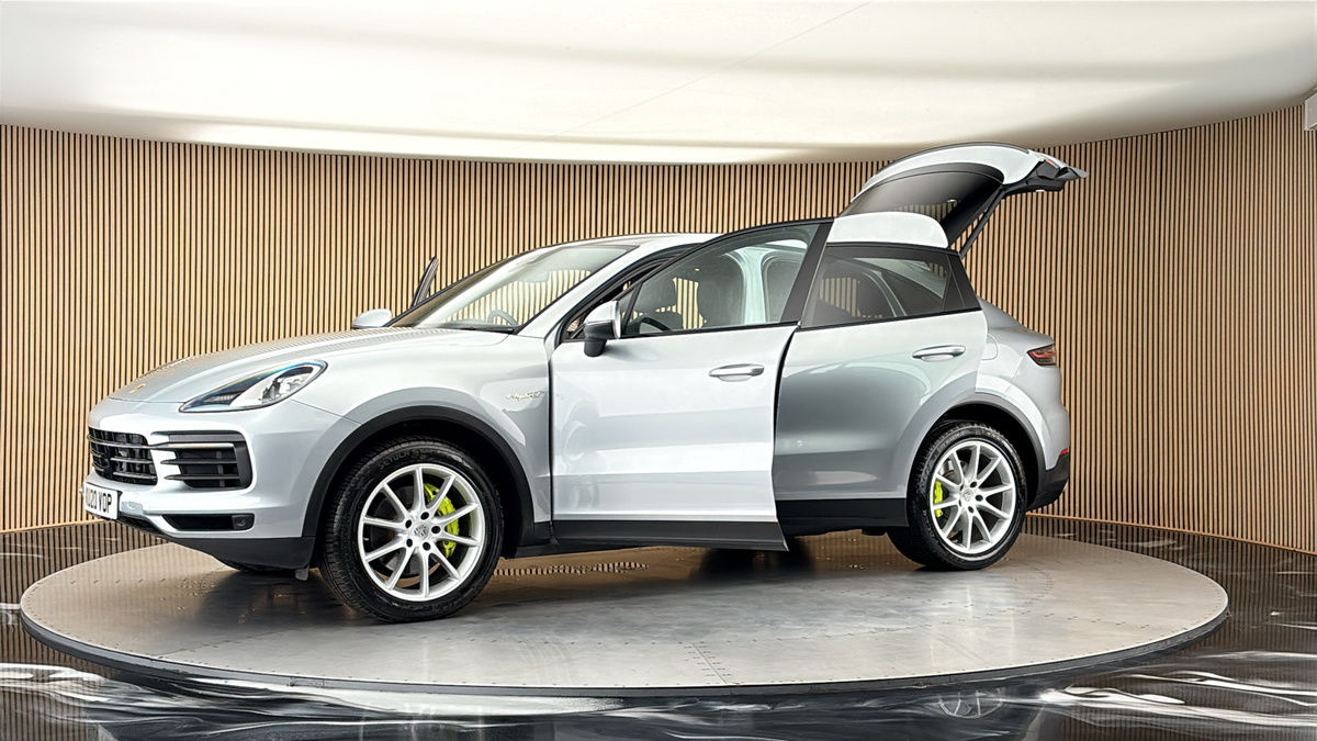 More views of Porsche Cayenne