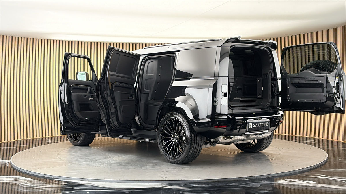 More views of Land Rover Defender 110
