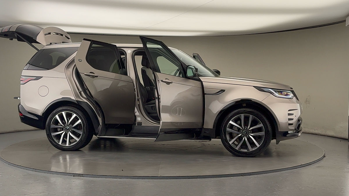 More views of Land Rover Discovery