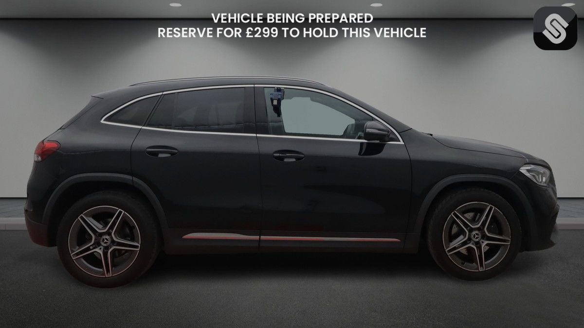 Mercedes-Benz GLA Image 15