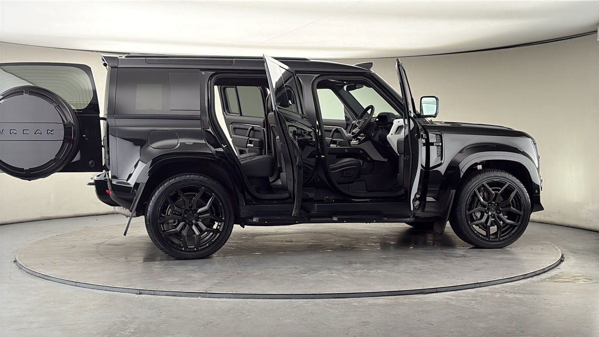 More views of Land Rover Defender 110