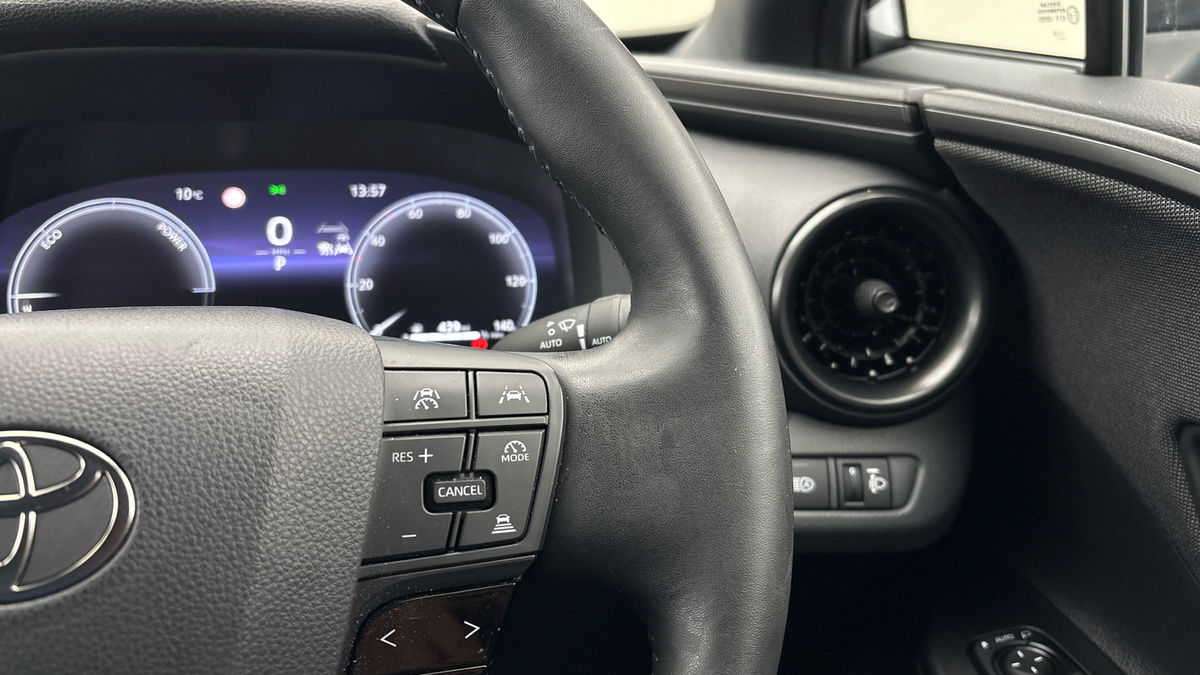 Toyota C-HR Image 14