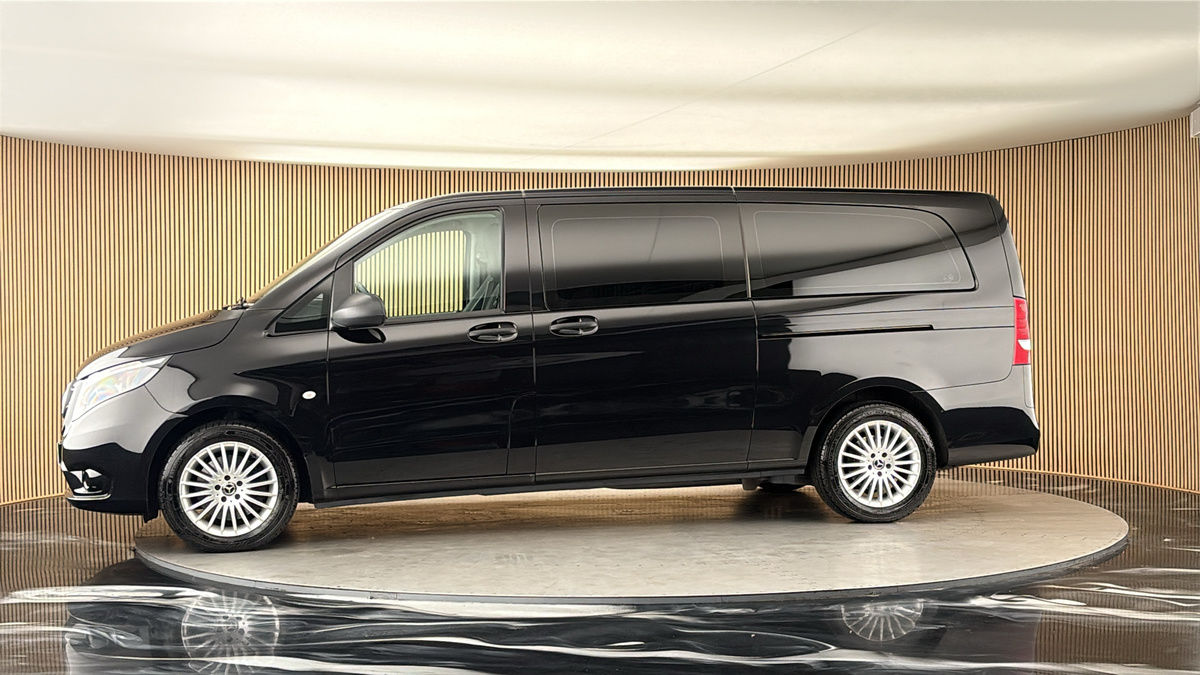 More views of Mercedes-Benz Vito