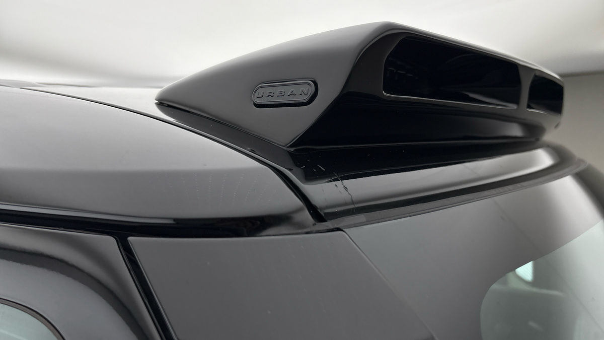 Land Rover Defender 130 Urban Image 25