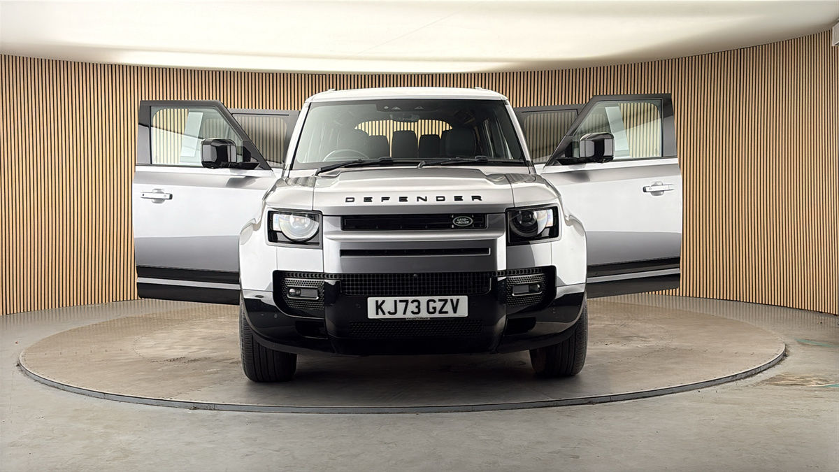 More views of Land Rover Defender 110