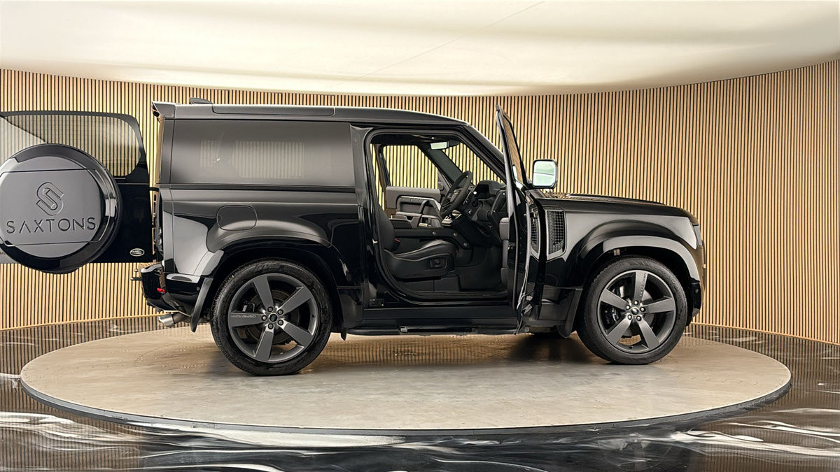 More views of Land Rover Defender 90