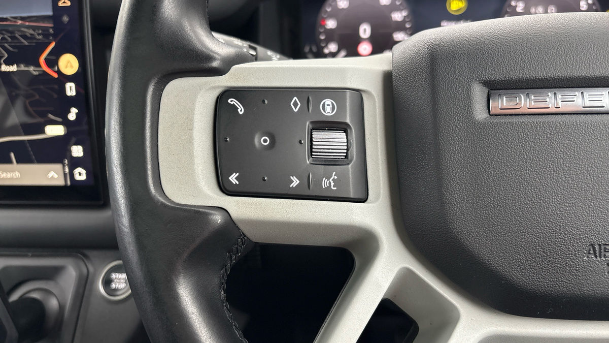 Land Rover Defender 130 Image 13