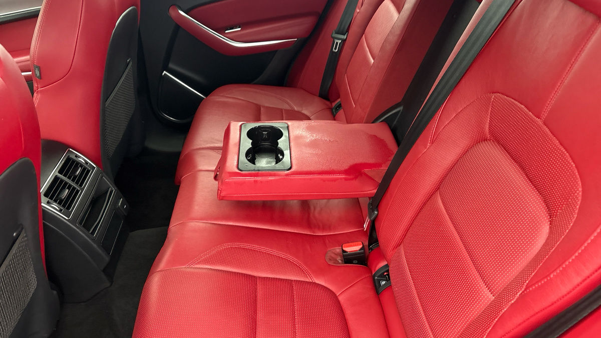 Jaguar F-PACE Image 9