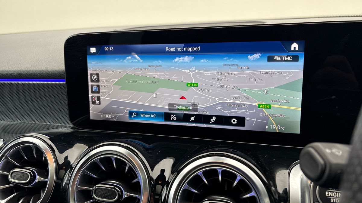 Mercedes-Benz GLB Image 17