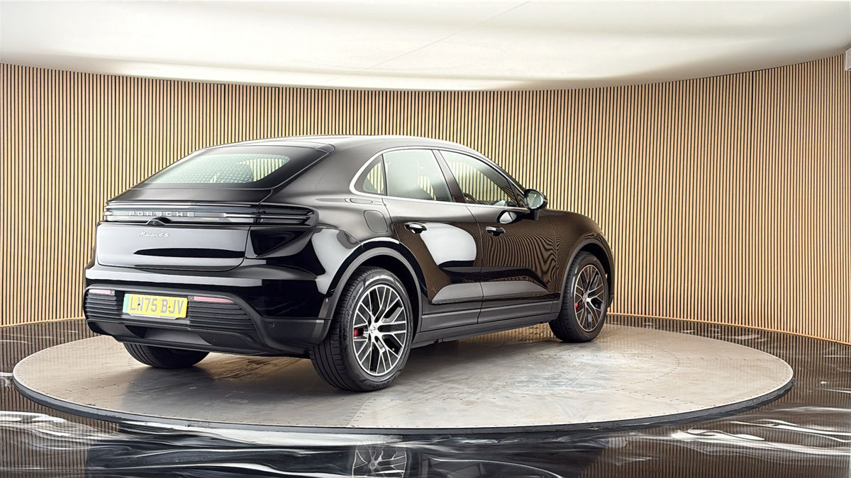 More views of Porsche Macan