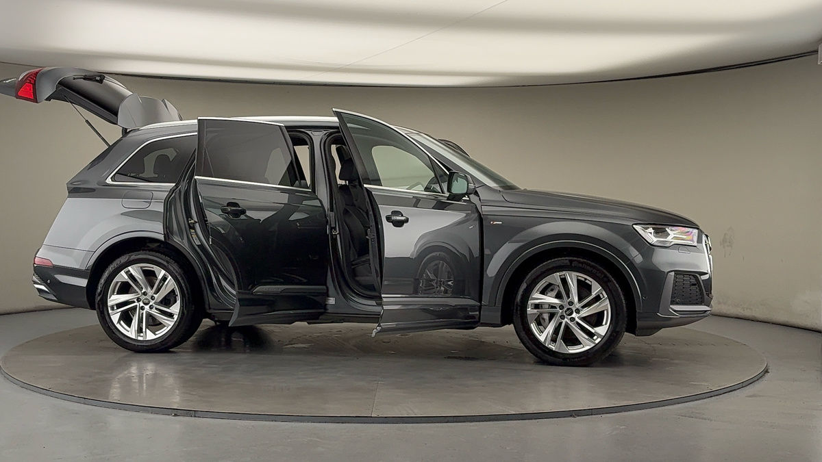 More views of Audi Q7