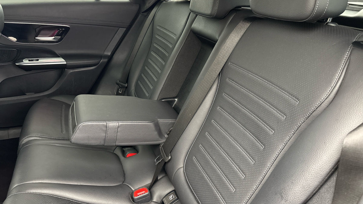 Mercedes-Benz GLC Image 9