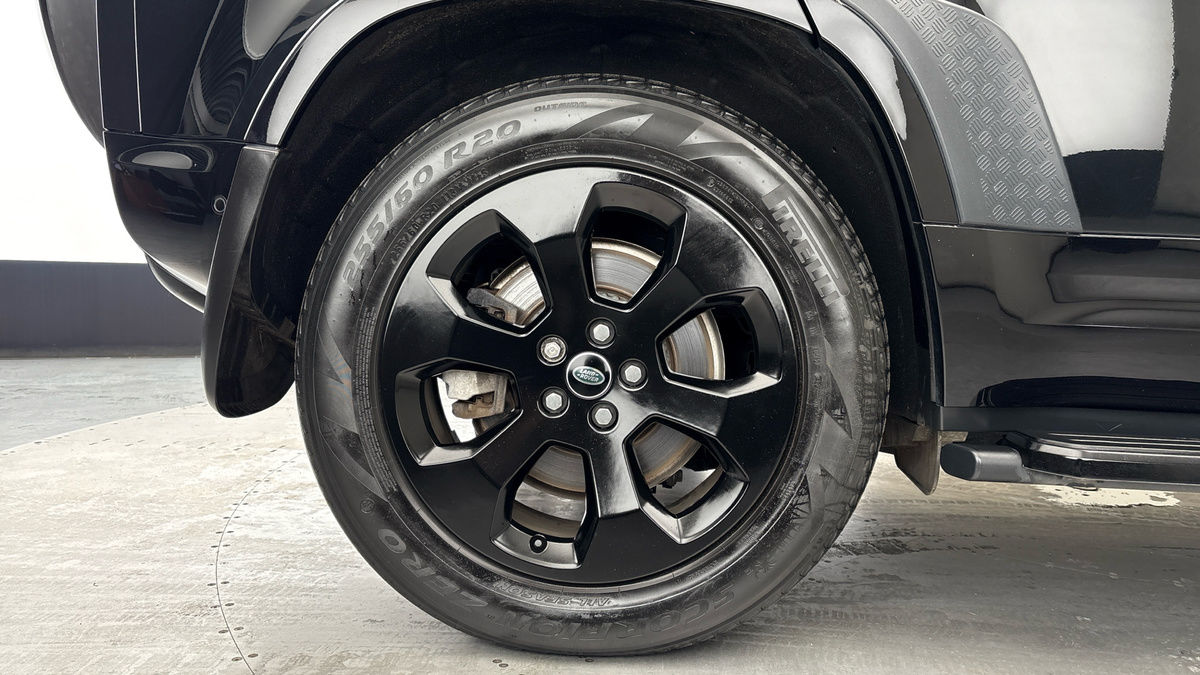 Land Rover Defender 110 Image 10