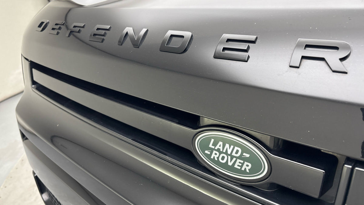 Land Rover Defender 90 Image 24