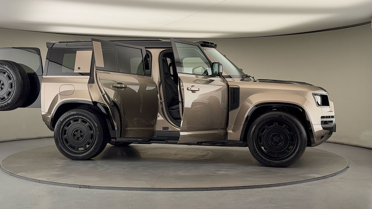 More views of Land Rover Defender 110