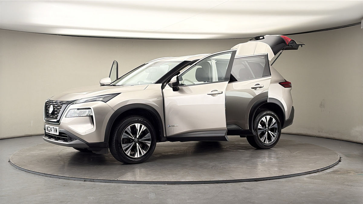 More views of Nissan X-Trail