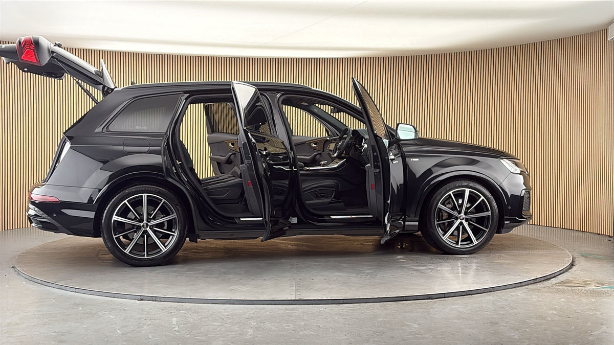 More views of Audi Q7