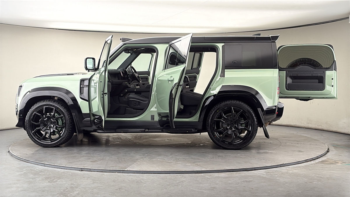 More views of Land Rover Defender 110