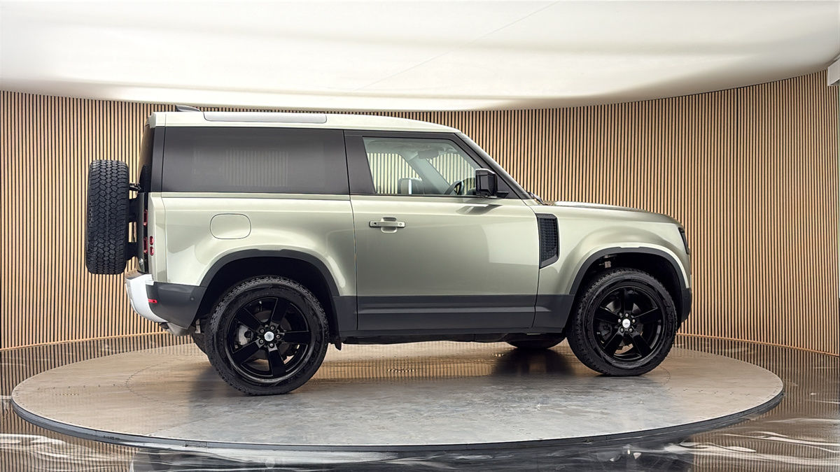 More views of Land Rover Defender 90