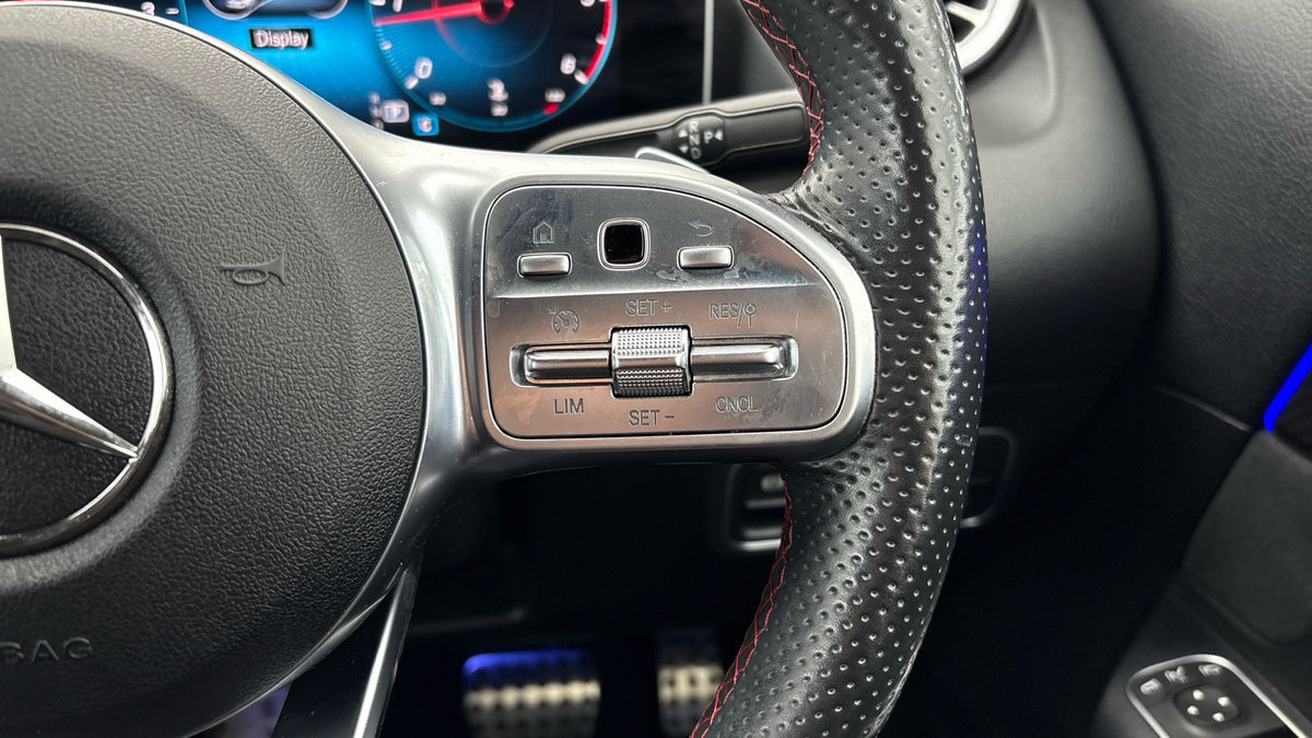 Mercedes-Benz GLA Image 14