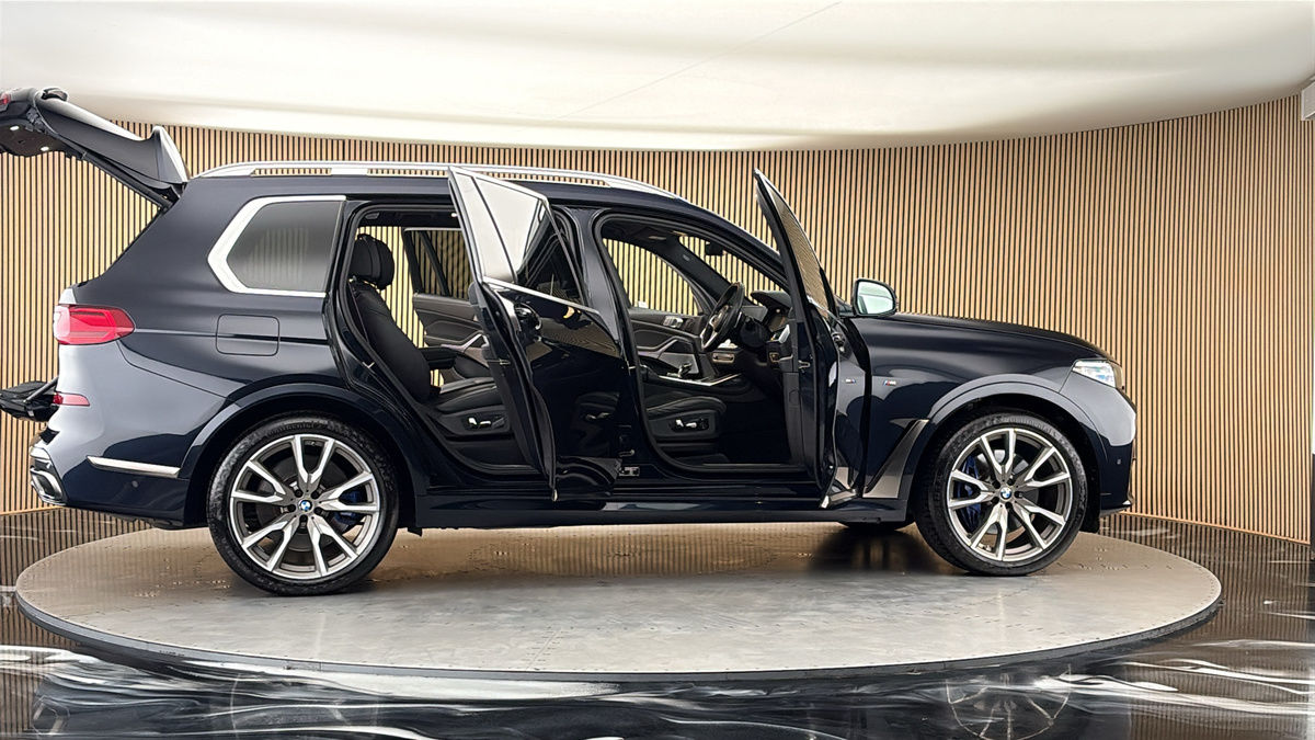 More views of BMW X7