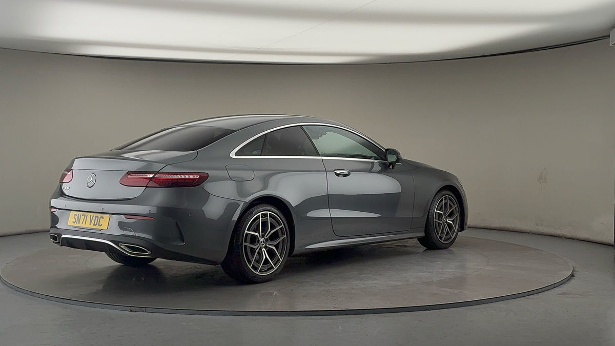 Mercedes-Benz E Class Image 21