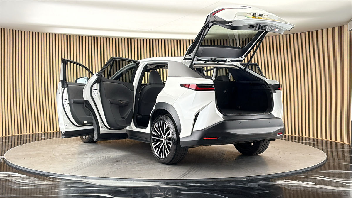 Lexus RZ Image 24
