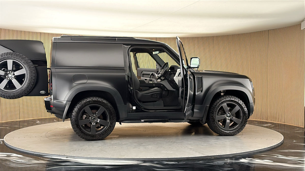 More views of Land Rover Defender 90