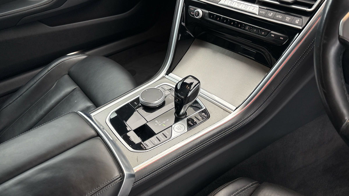 BMW 8 Series Image 18