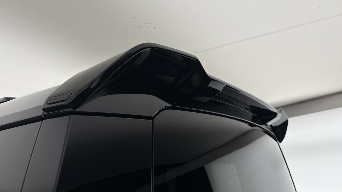 Land Rover Defender 130 Urban Image 30