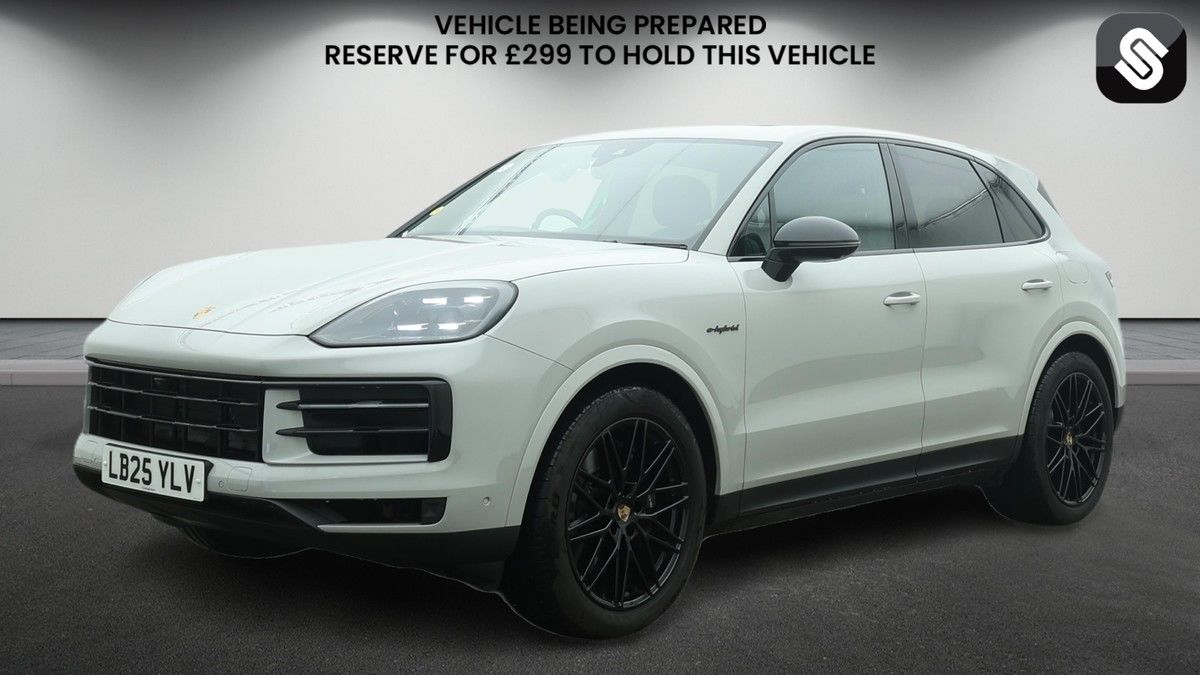 Porsche Cayenne Image 2