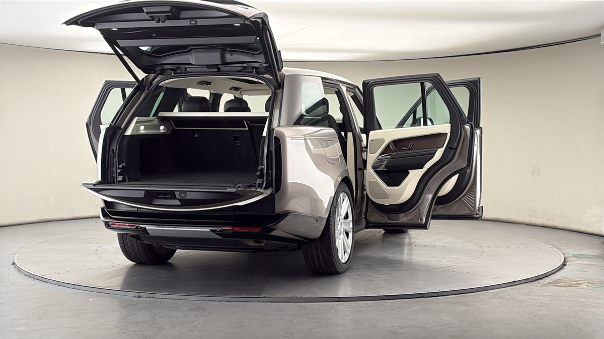 More views of Land Rover Range Rover