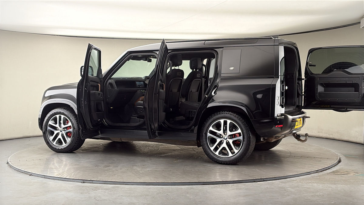 More views of Land Rover Defender 110