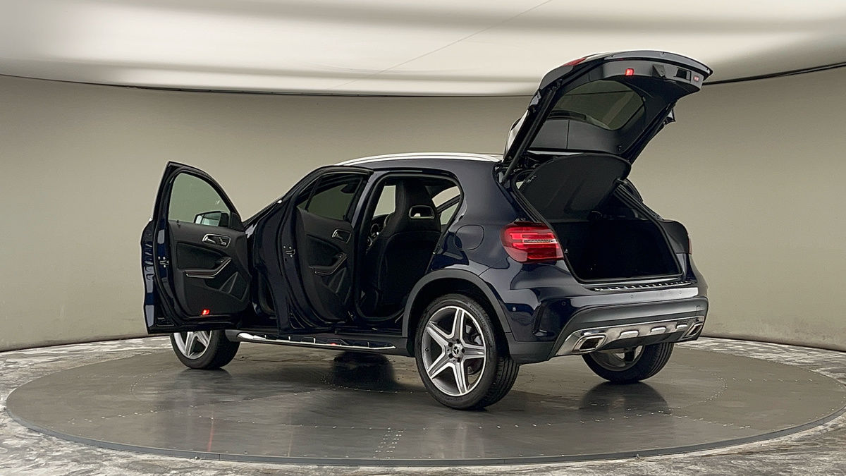 More views of Mercedes-Benz GLA