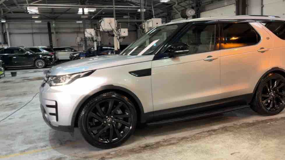 More views of Land Rover Discovery