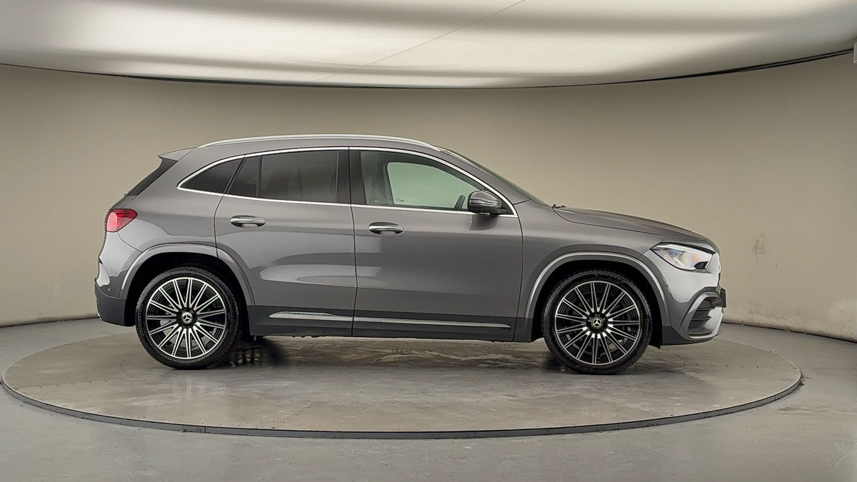 More views of Mercedes-Benz GLA