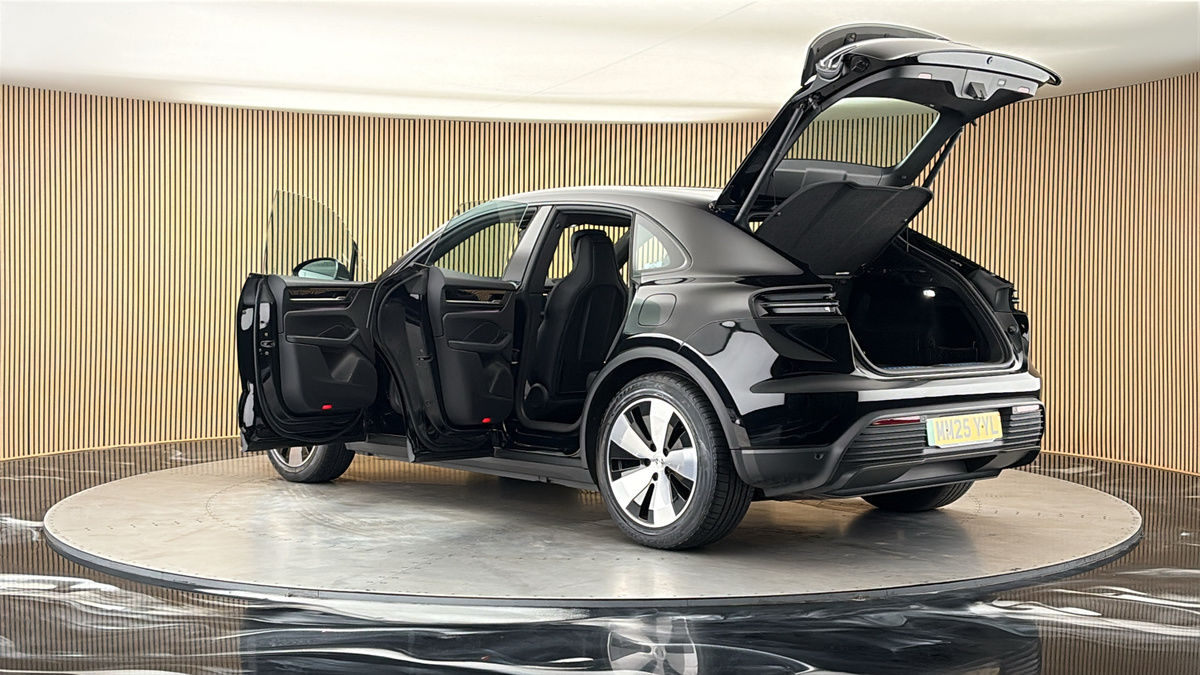 More views of Porsche Macan