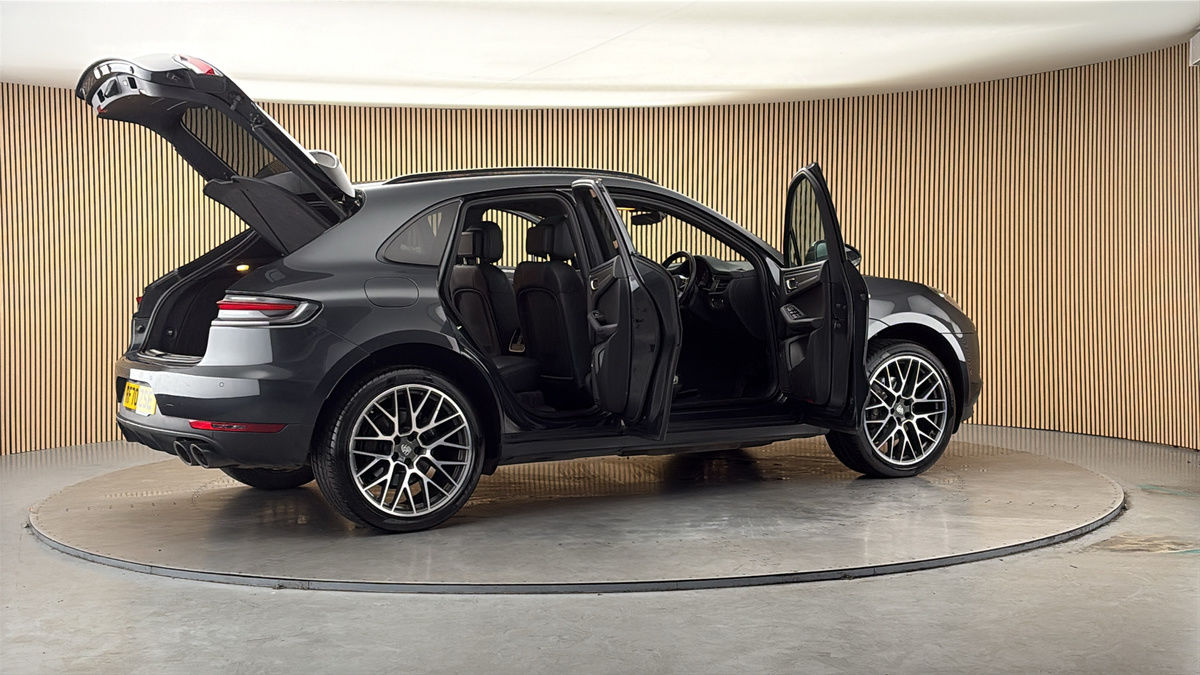 More views of Porsche Macan