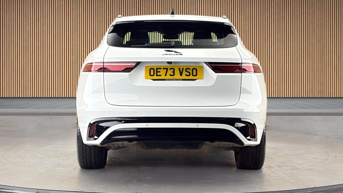 Jaguar F-PACE Image 4