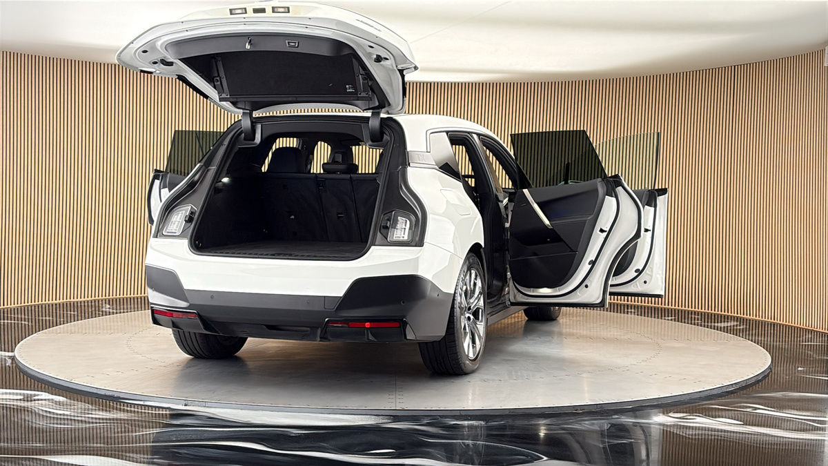 More views of BMW iX