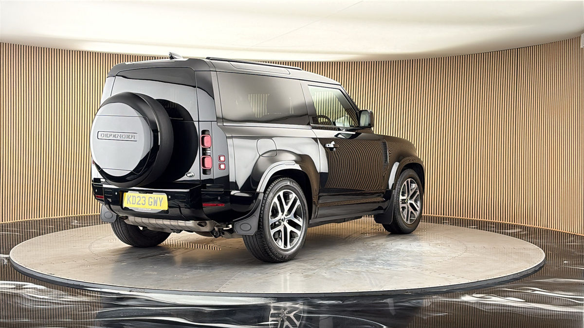 More views of Land Rover Defender 90