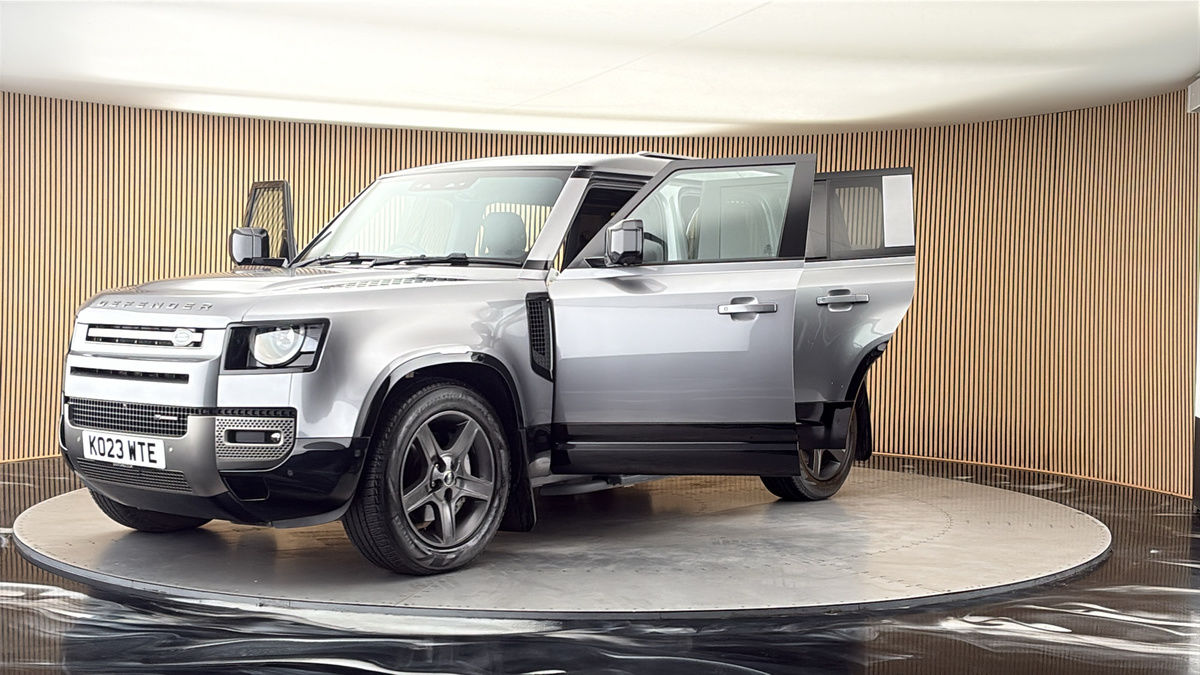 More views of Land Rover Defender 110