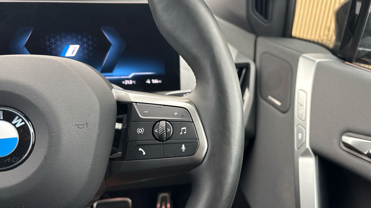 More views of BMW iX